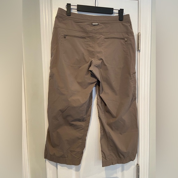 L.L. Bean Size 4 Brown Nylon Stretch Capri Cargo Hiking Pants Zip Pockets - Picture 6 of 12